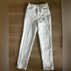 Universal Thread women’s white 90s vintage straight jeans size 0R